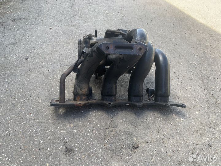 Mitsubishi Galant 8 2002 Впускной коллектор