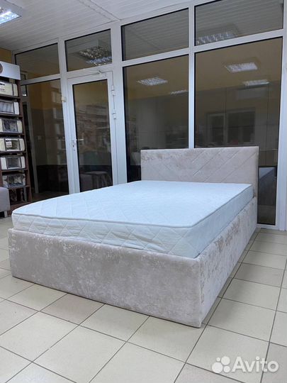 Кровать с матрасом 140х200