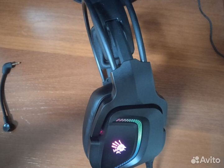Проводные наушники с микрофоном