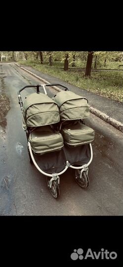 Коляска для двойни bumbleride