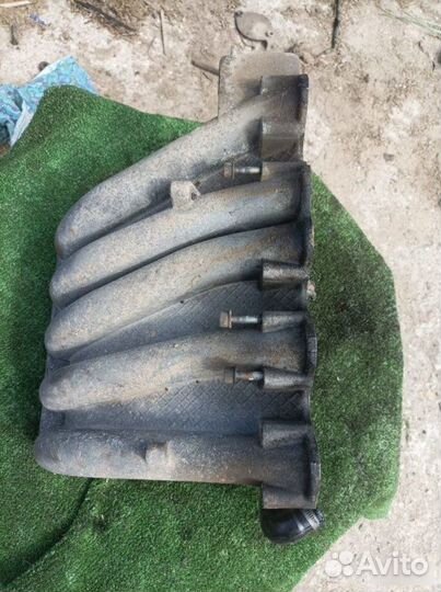 Впускной коллектор Volkswagen Transporter T4 1992