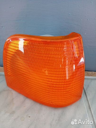 Указатель поворота перед пр. audi 100 084411506RF