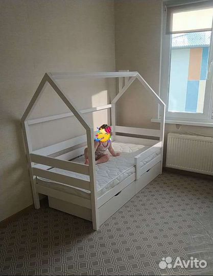 Детская кровать из массива