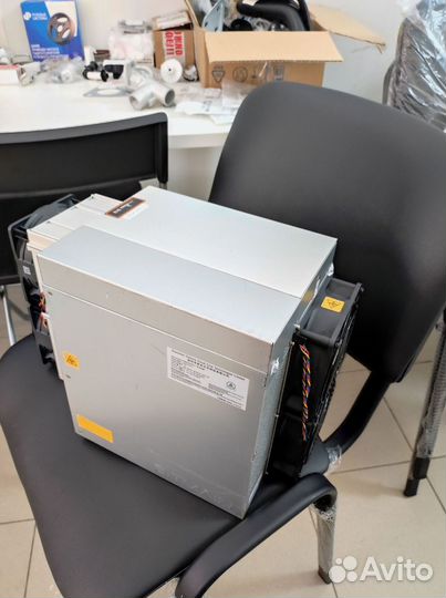 Asic майнер Bitmain Antminer S19