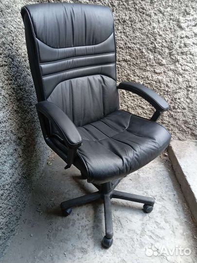 Компьютерное кресло. Б.у