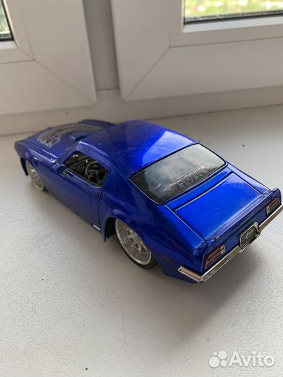 Игрушечная машина