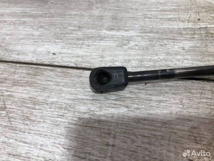 Амортизатор крышки багажника Mazda 3 Bk 1.6 2008