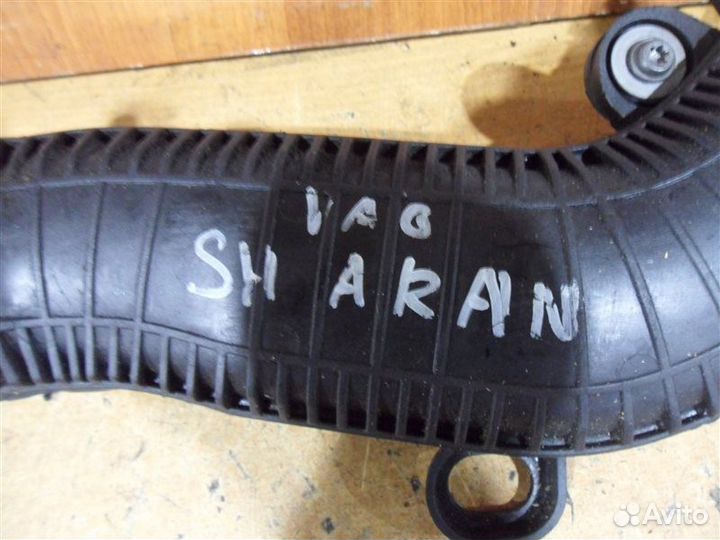 Патрубок интеркулера 1K0145840R Volkswagen Sharan