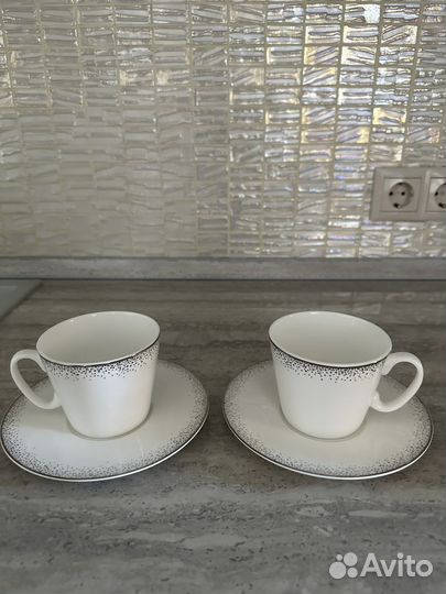 Кофейные чашки с блюдцами