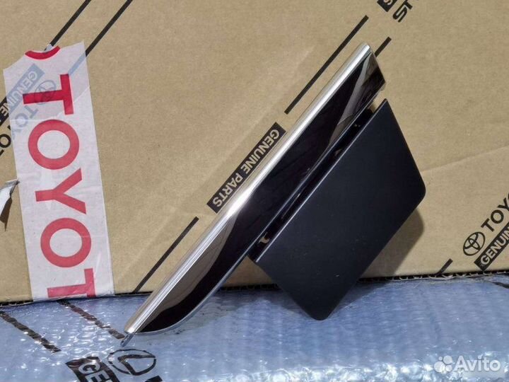 Заглушка бампера левая Lexus Rx