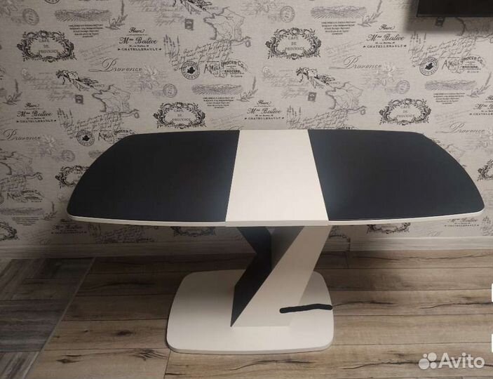 Кухонный стол