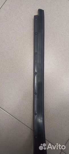 Уплотнитель двери передней левой Mercedes W164