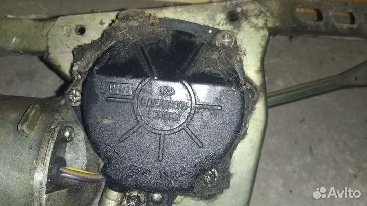 Мотор и трапеция дворников ваз 2115