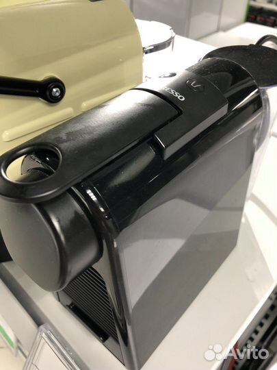 Кофемашина капсульного типа DeLonghi EN85.B