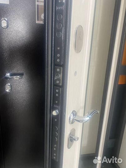 Двери входные новые