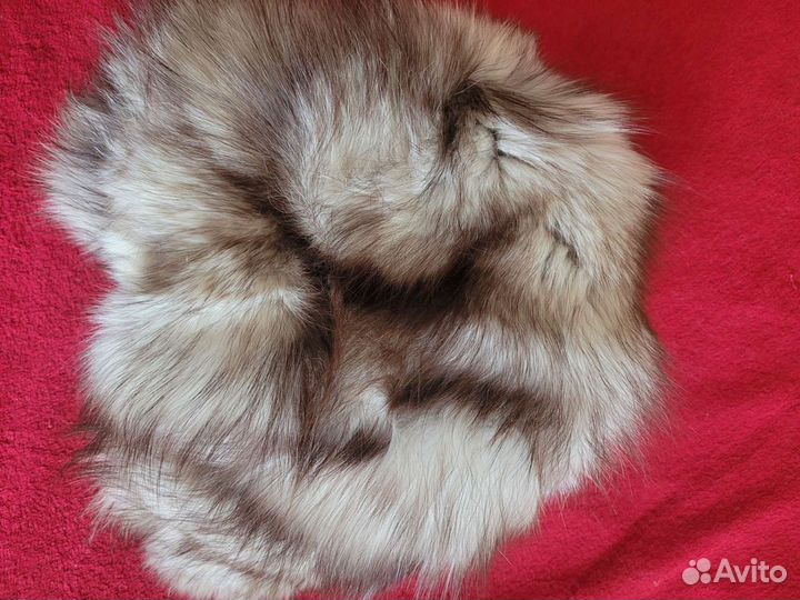 Меховые шапки лиса и песец