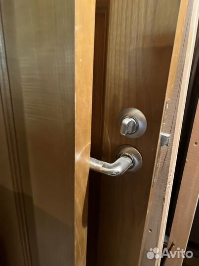 Двери межкомнатные с коробкой из массива