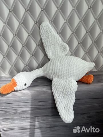 Мягкая игрушка вязаная Гусь-обнимусь