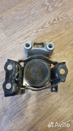 Подушка двигателя