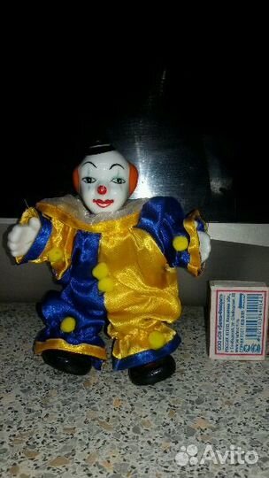 Фарфоровая статуэтка клоун