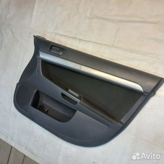 Обшивка двери передняя правая Mitsubichi Lancer 10