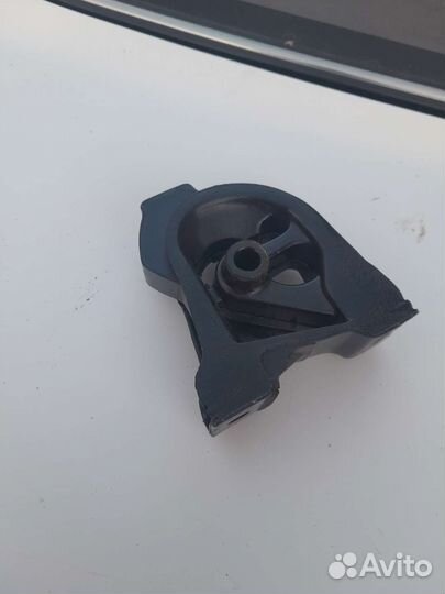 Подушка двигателя toyota