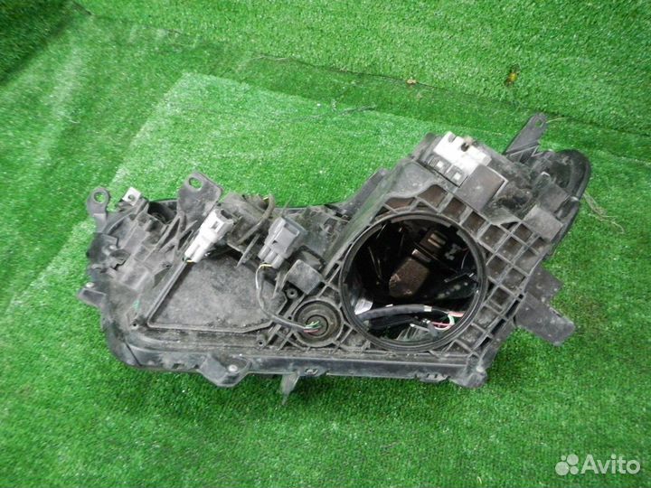 Фара правая Toyota RAV4