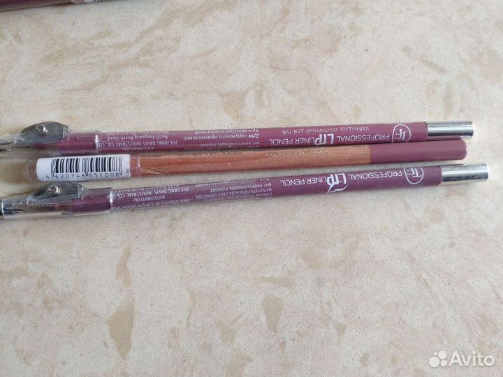 Карандаш для губ пупа 4