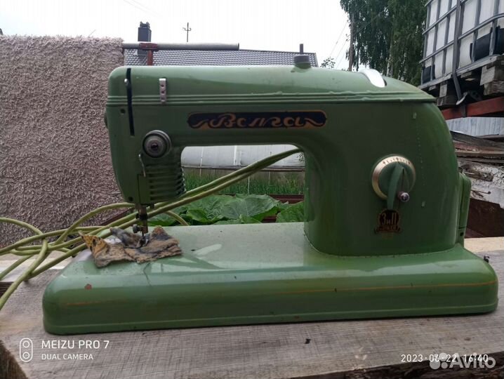 Швейная машина 
