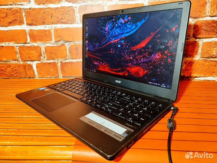 Acer V5-561G - Core i5-4 Gen \ 4 Озу \ 2 GB видео
