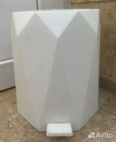 Мусорное ведро с педалью