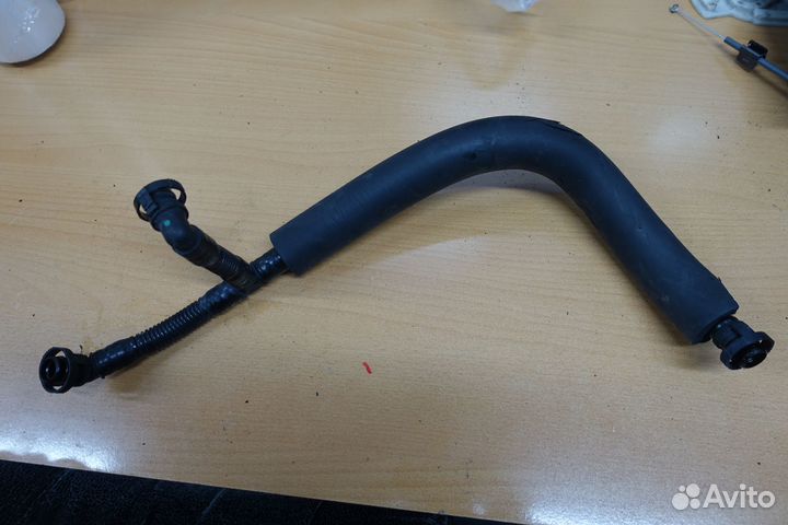 Патрубок вентиляции картерных газов