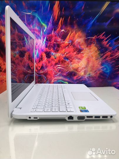 Белый Asus 15.6