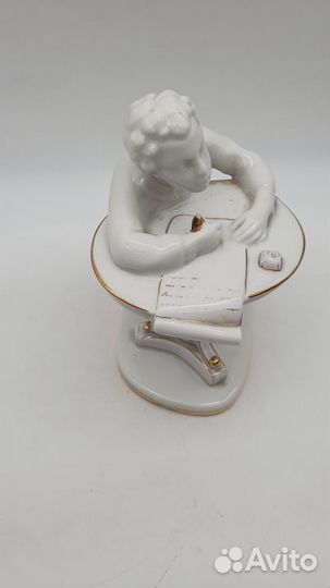 Фигурка Пушкин лфз скол пера СССР 1960-е гг. Без