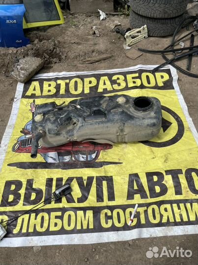 Бензобак,топливный бак Suzuki SX4