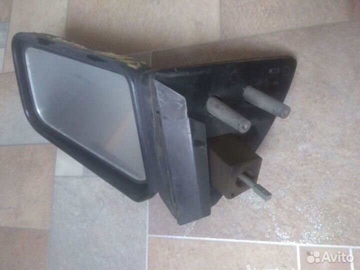 Боковое зеркало