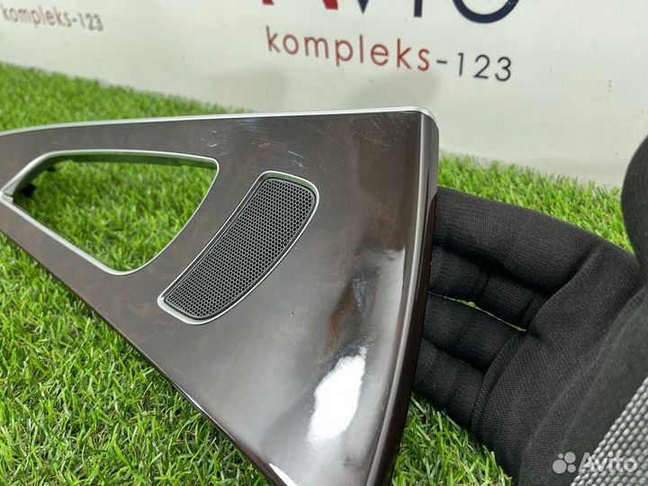 Накладка внутренней ручки двери задняя левая Audi