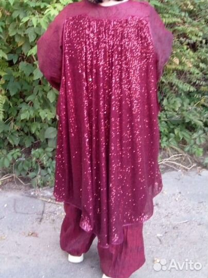 Костюм женский нарядный летний размер 64-66 р