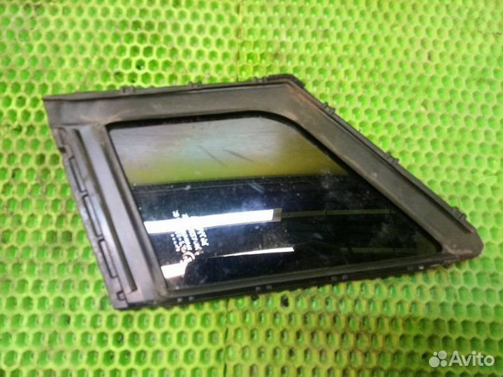 Форточка двери передняя правая Toyota Avensis T270