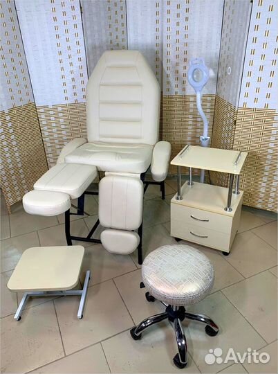 Косметологическое кресло. Педикюрное кресло