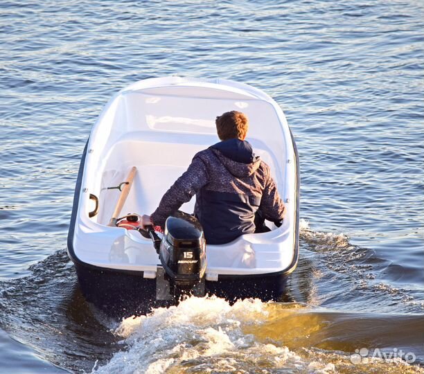 Моторная лодка Пингвин тримаран новая в наличии