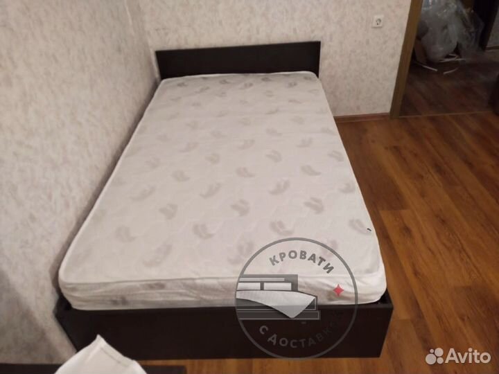 Кровать полутороспальная с матрасом