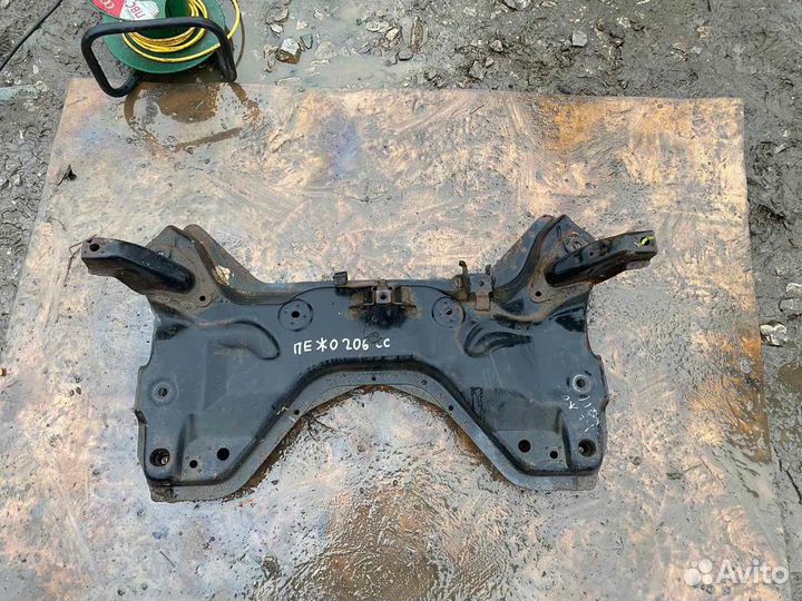 Передний подрамник Peugeot 206