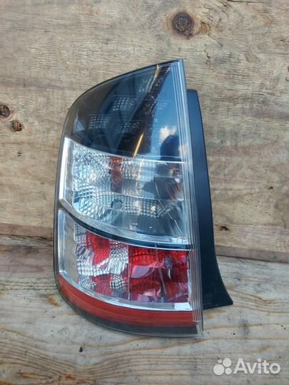 Фонарь задний левый Toyota Prius 2 NHW20 2005