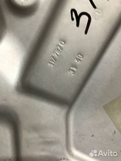 Щит стеклоподъёмника задний правый Skoda Octavia