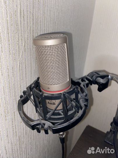 Студийный микрофон AKG C2000B