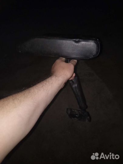 Подлокотник