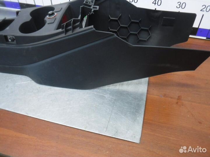 Консоль между сидений Volkswagen Polo CFN 2010