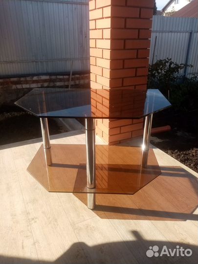 Стеклянная тумба под тв