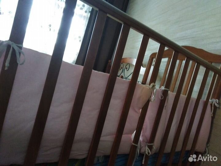 Детская кровать с маятником